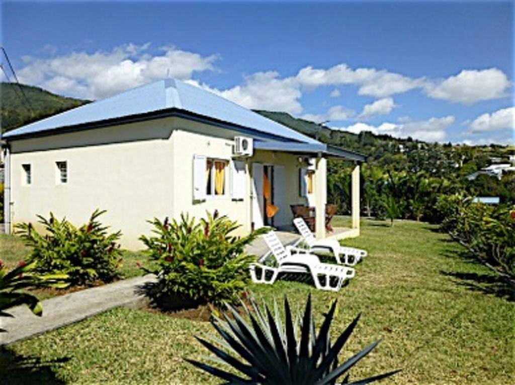 Les Bungalows Du Mont-Auban Sainte Clotilde Exterior photo